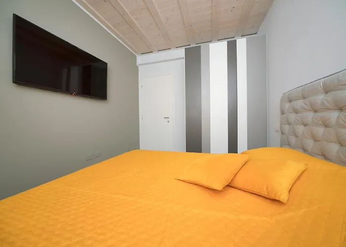 Апартаменти Tra Muretto E Budello Con Posto Auto Алассіо