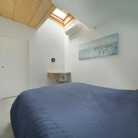 Tra Muretto E Budello Con Posto Auto Apartamento *