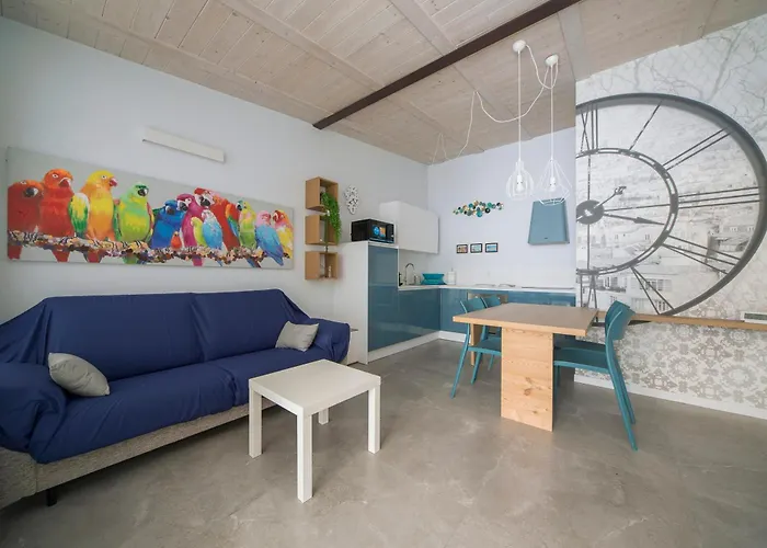 Tra Muretto E Budello Con Posto Auto